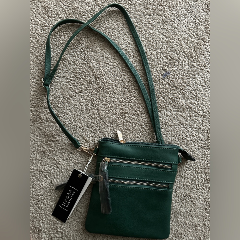 Luxurious Green Leather Crossbody Bag